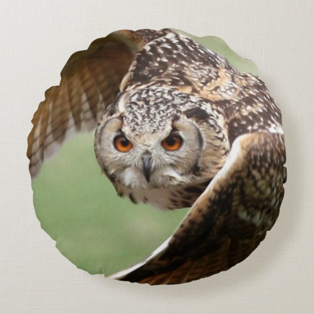 Eagle Owl In Flight Round Pillow (Front)