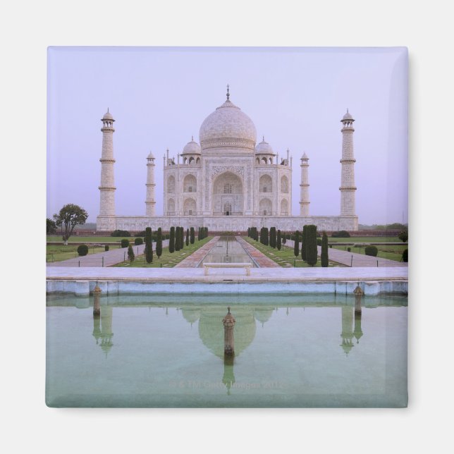 early morning view of the Taj Mahal reflected in Magnet (Front)