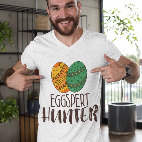 Easter Pun Funny Eggspert Hunter Quote Hilarious T_Shirt