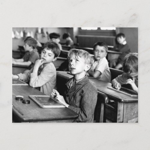 Ecole Paris _ 1956 _ Robert Doisneau Postcard