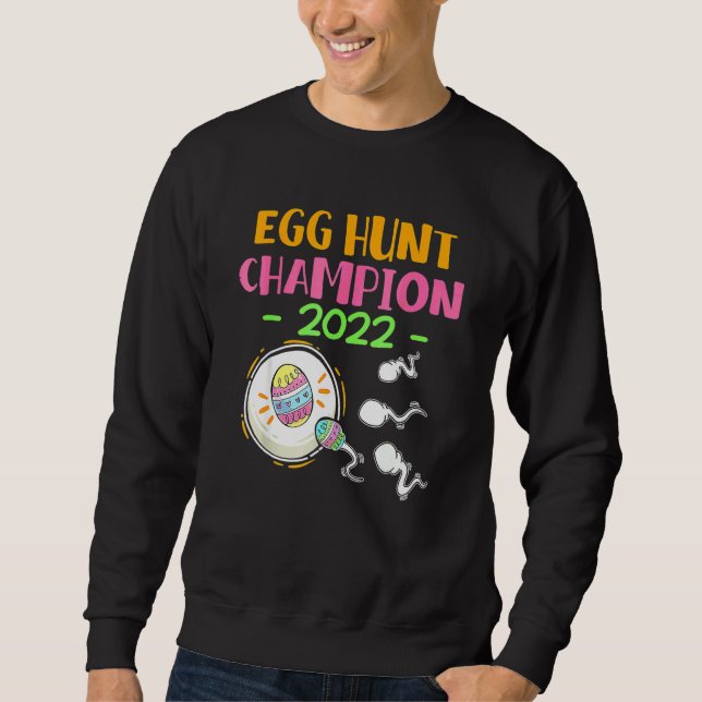 Egg Hunt Champion 2022 Easter Pregnancy Announceme Sweatshirt (Front)