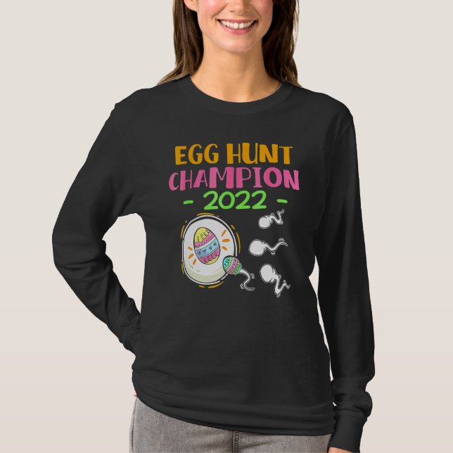 Egg hunt champion 2022 Easter Pregnancy Announceme T-Shirt (Front)