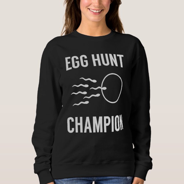 Egg Hunt Champion Funny Dad Easter Pregnancy Annou Sweatshirt (Front)