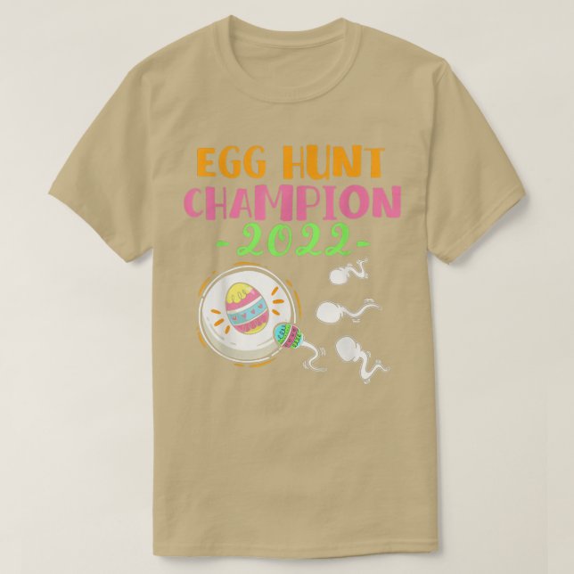 Egg Hunt Champion Mom Dad Easter Pregnancy Announc T-Shirt (Design Front)