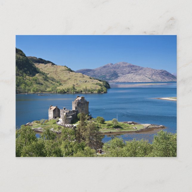 Eilean Donan Castle under a blue sky Postcard (Front)
