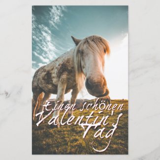 Einen schönen Valentinstag mit schauendem Pferd