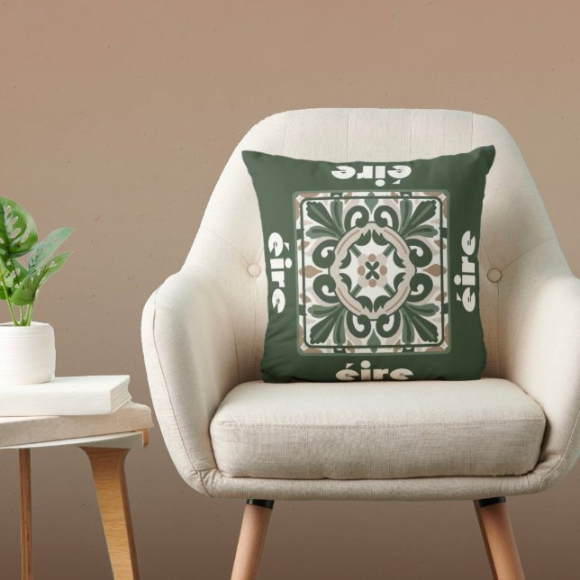 Éire Green Celtic Design Throw Pillow (Creator Uploaded)