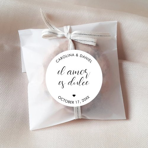 El Amor es Dulce Favor Wedding Candy Party Favor Classic Round Sticker