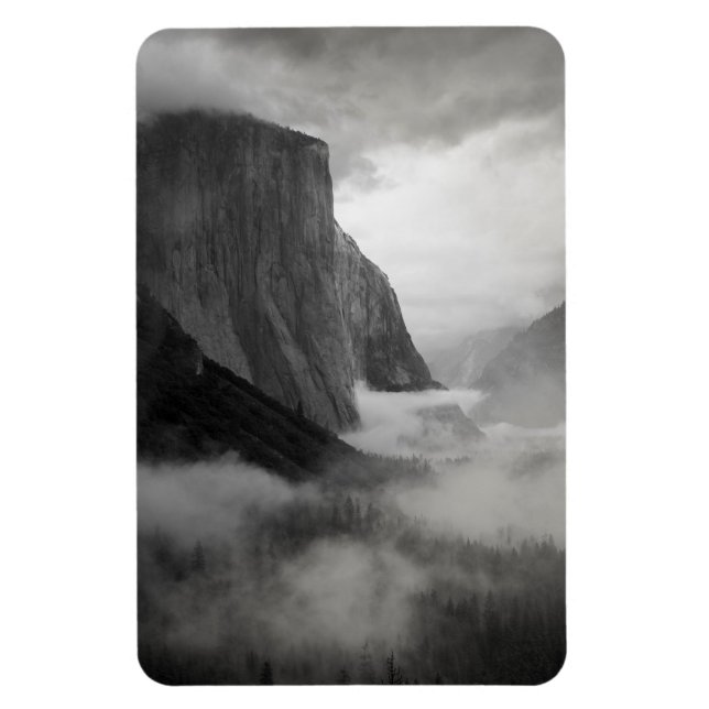 El Capitan With Swirling Mist Magnet (Vertical)