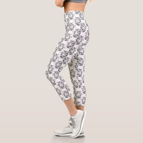 Elegant Black  White Tiger Head Print Design Capri Leggings