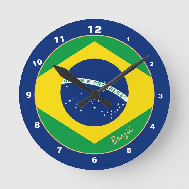 Elegant Brazilian Flag design, Brazil / trendy Round Clock (Front)