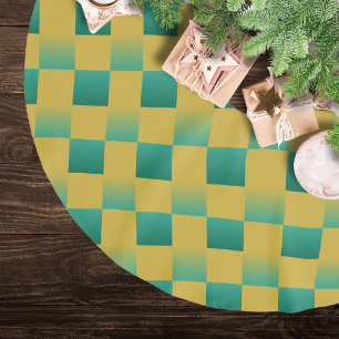 Elegant checkered pattern in green and gold brushed polyester tree skirt
