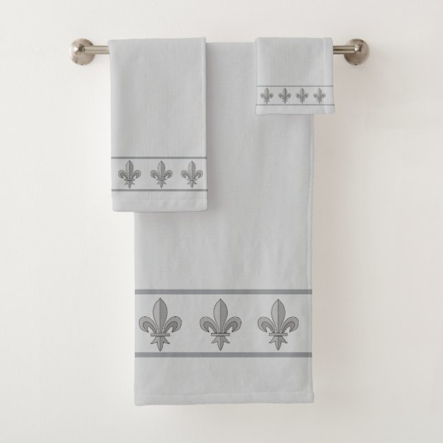 Elegant, Chic Lis Flowers on Light Silver Gray Bath Towel Set (Insitu)