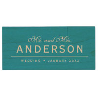 Elegant Cursive Mr and Mrs Family Name Wedding Wood Flash Drive