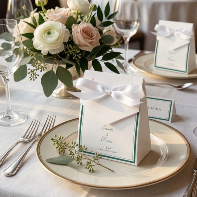 Elegant Emerald Green Wedding Favor Box (Creator Uploaded)