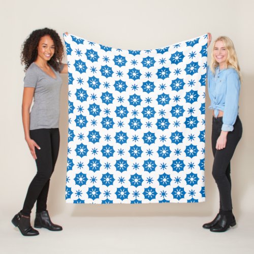 Elegant Geometric Floral Blue And White Pattern Fleece Blanket