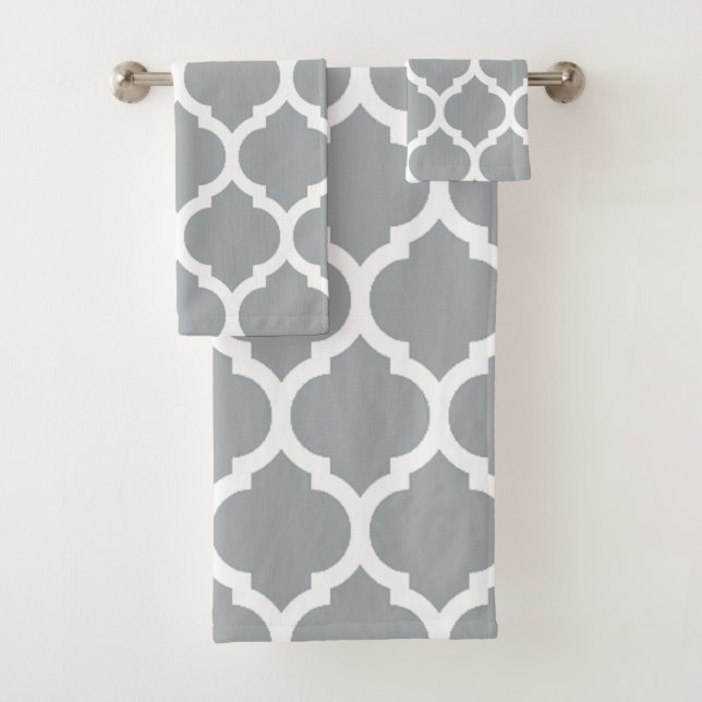 Elegant Gray White Moroccan Quatrefoil Pattern Bath Towel Set (Insitu)