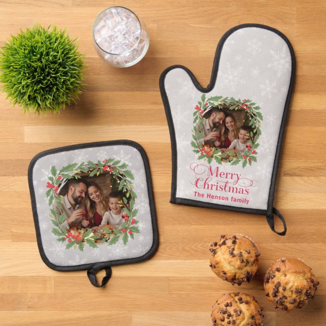 Elegant Holly Wreath Merry Christmas Photo Oven Mitt & Pot Holder Set (Top Down)