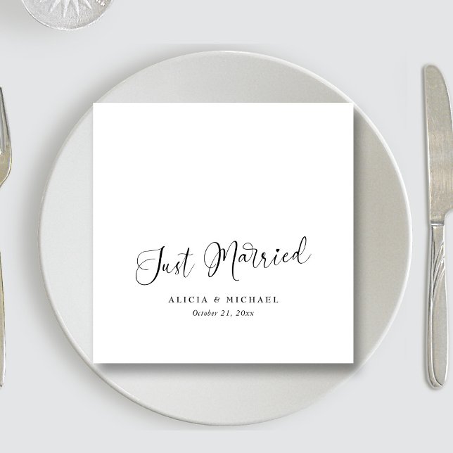 Elegant 'Just Married' Heart - White Wedding Napkins ( Elegant 'Just Married' Heart - White Wedding Napkins)