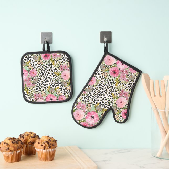Elegant Leopard Print and Floral Design Oven Mitt & Pot Holder Set (Insitu(Hanging))