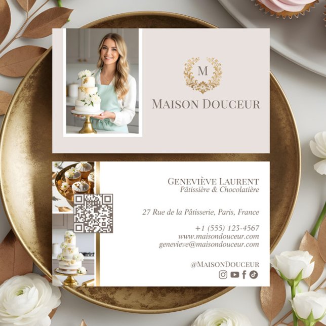 Elegant Luxury Home Baker Floral Crest Monogram  Business Card (Elegant Luxury Home Baker Floral Crest Monogram Business Card)