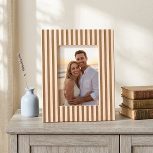 Elegant Minimalistic Striped Design for Modern Engraved Frames