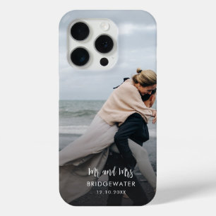 Elegant Modern Mr and Mrs Monogram Wedding Photo iPhone 15 Pro Case
