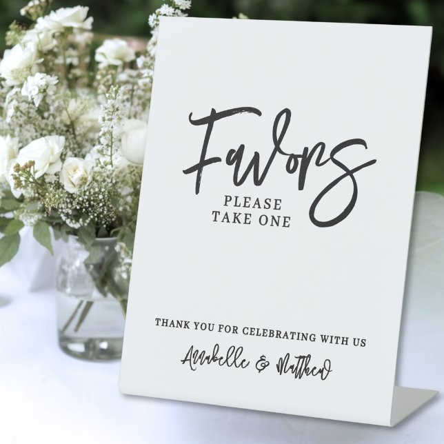Elegant Modern Simple Wedding Favors Table Sign (Elegant Modern Simple Wedding Favors Table Sign)