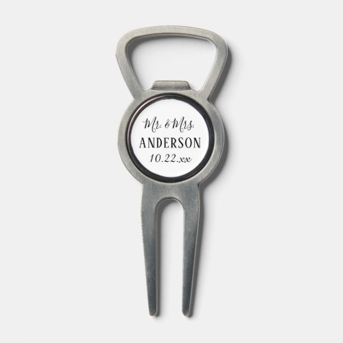 Elegant Modern Typography Mr and Mrs Wedding Favor Divot Tool