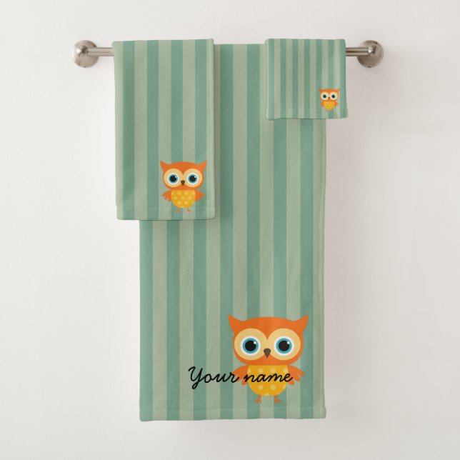Elegant personalized yellow owl green lines kids bath towel set (Insitu)