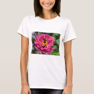 Elegant pink floral flower mum daisy honeybee T-Shirt