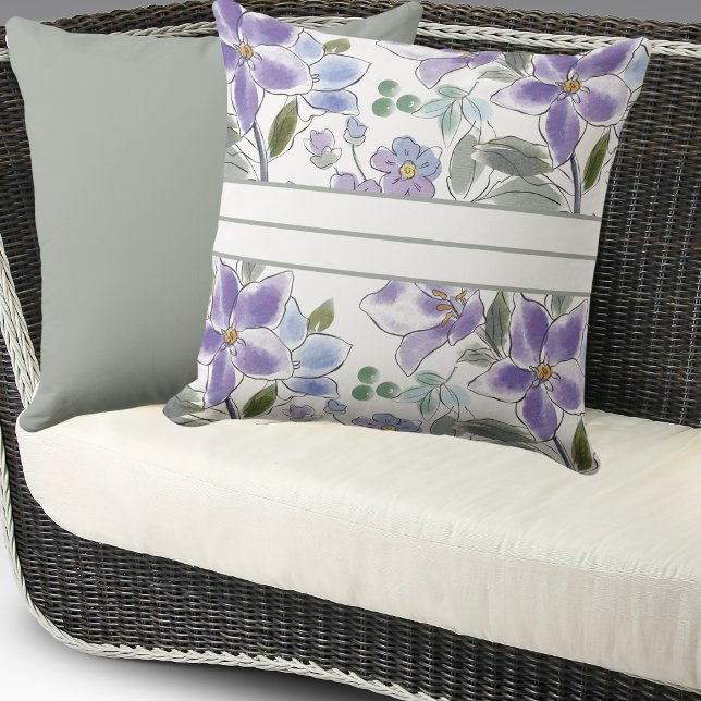 Elegant Purple Flowers Lilac Floral Pattern   Throw Pillow (Creator Uploaded)
