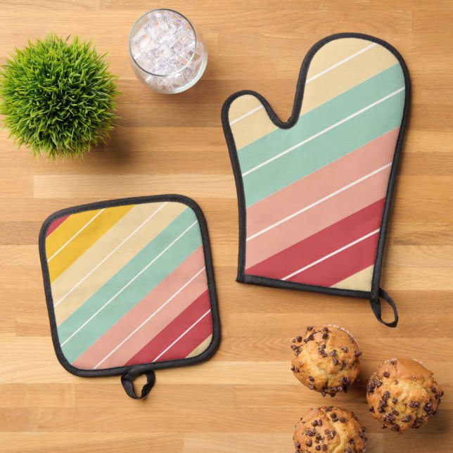 Elegant Retro Striped Oven Mitt & Pot Holder Set (Top Down)