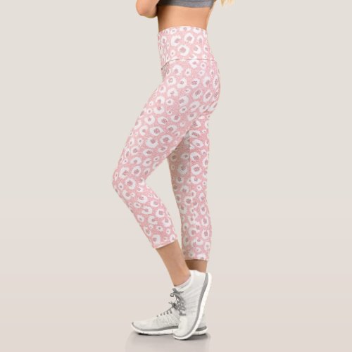 Elegant Rose Gold Leopard Print White Pattern Capri Leggings