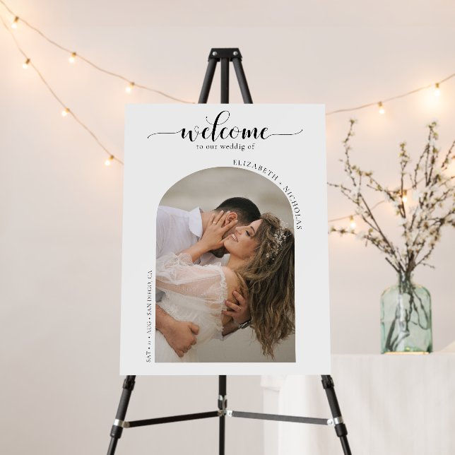 Elegant Script Arched Frame Photo Wedding Welcome Foam Board (In Situ (Stand))