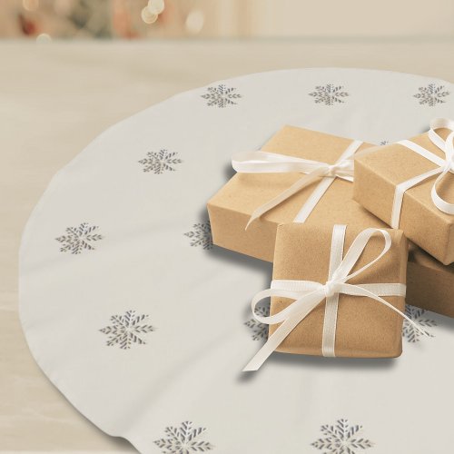 Elegant Snowflake Christmas Tree Skirt