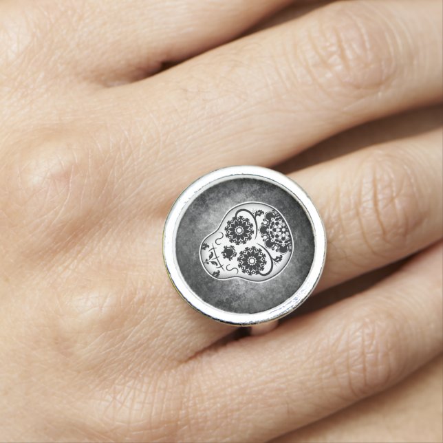Elegant sugar skull ring (In Situ)