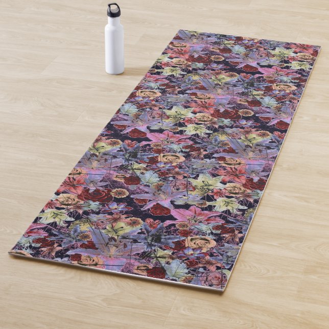 Elegant Vintage Floral Yoga Mat (In Situ)