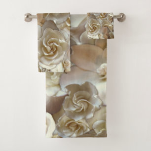 Elegant Vintage Rose Pattern - Red & Green Floral Bath Towel Set