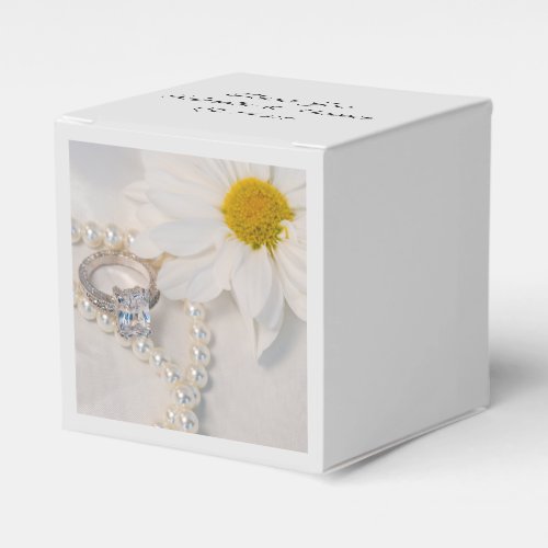 Elegant White Daisy Wedding Favor Boxes