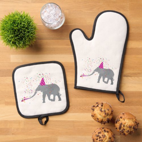 Elephant Partying _ Animals Having a Party Oven Mitt  Pot Holder Set