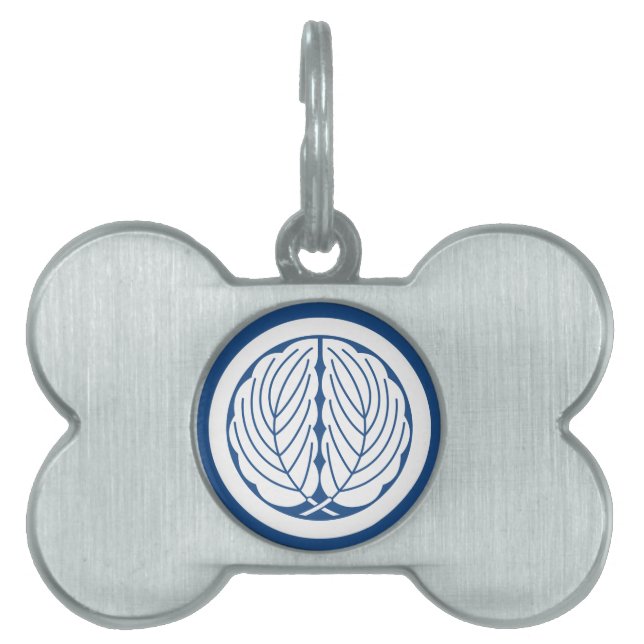 Embracing oak leaves in circle pet name tag (Front)