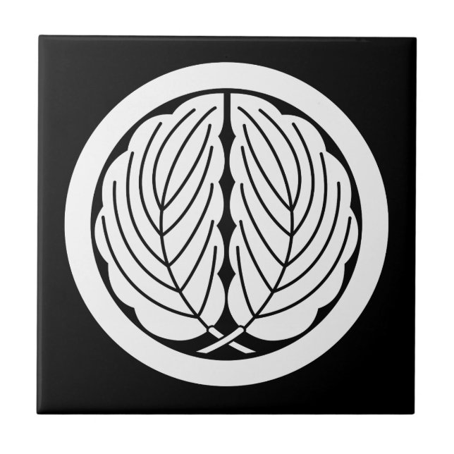 Embracing oak leaves in circle tile (Front)