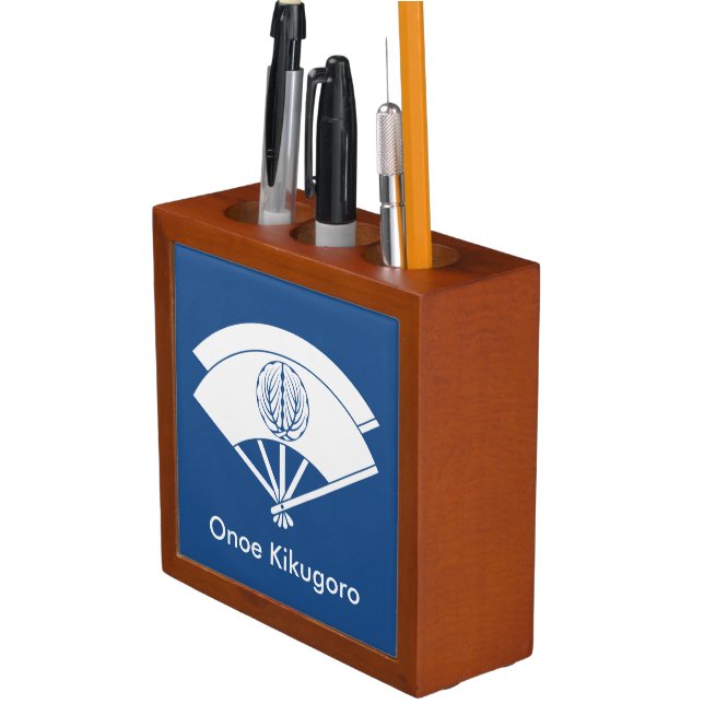 Embracing oak　leaves on layered fans desk organizer (In Situ)