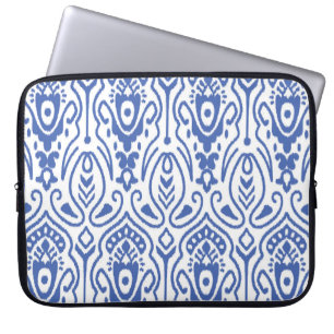 Embroidery ikat: ethnic seamless pattern. laptop sleeve
