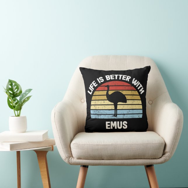 Emu with German Text Das Leben ist besser  Throw Pillow (Chair)