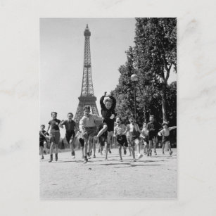 Enfants Champs de Mars Paris 1944 Robert Doisneau Postcard