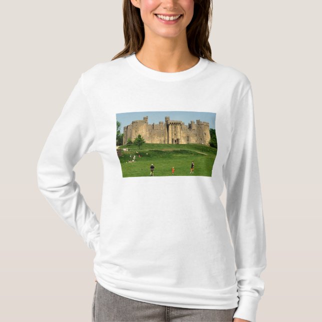 England, Sussex, Bodiam Castle. 2 T-Shirt (Front)