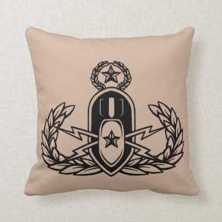EOD(Explosive Ordnance Disposal) Master Badge Throw Pillow