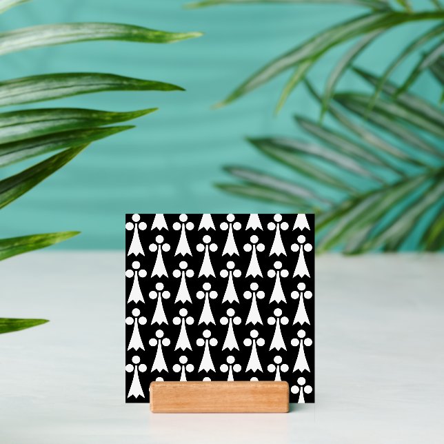 Ermine Pattern, Medieval Pattern, White on Black Holder (Insitu 2)